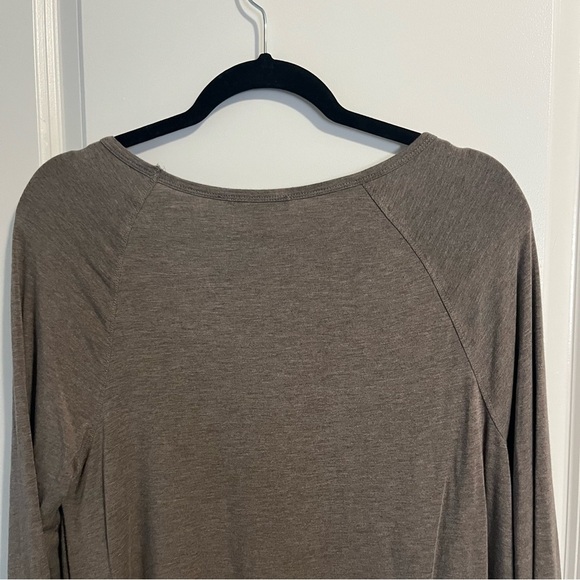 Joan Vass Women's V-Neck Asymmetrical Top - Picture 10 of 12